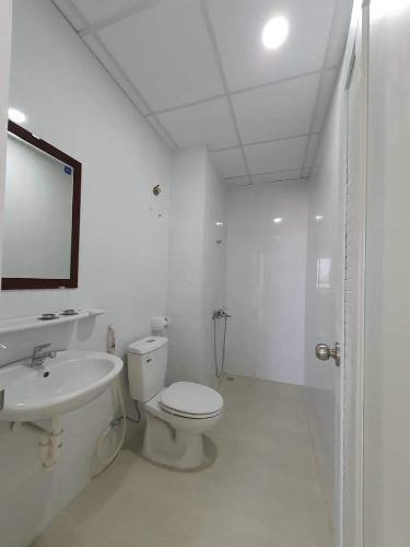 Bên trong căn hộ Topaz Elite Căn hộ Topaz Elite nội thất cơ bản, view thành phố sầm uất.