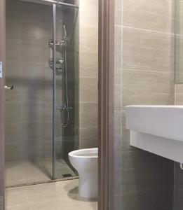 Toilet Vinhomes Grand Park Quận 9 Căn hộ Vinhomes Grand Park tầng trung mát mẻ và view nội khu.