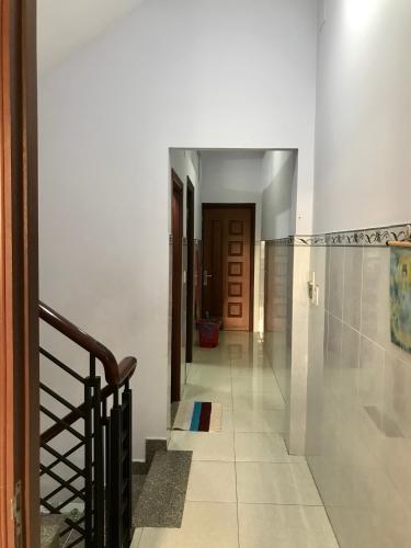 Cầu thang nhà phố Quận 7 Bán nhà 3 tầng phường Phú Mỹ, Quận 7, cách cầu Phú Xuân 500m