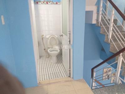 Phòng tắm nhà phố Bình Tân Nhà phố mặt tiền Bình Tân diện tích sử dụng 80m2, hướng Đông.