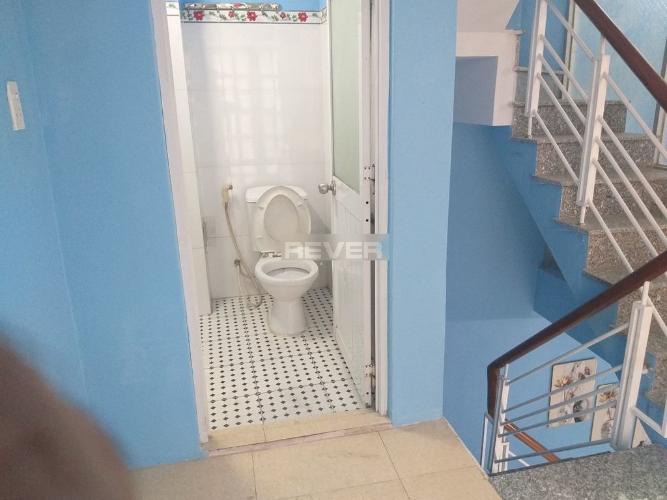 Phòng tắm nhà phố Bình Tân Nhà phố mặt tiền Bình Tân diện tích sử dụng 80m2, hướng Đông.