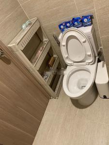 Toilet Vinhomes Grand Park Quận 9 Căn hộ Vinhomes Grand Park tầng cao, view Landmark 81 tuyệt đẹp.