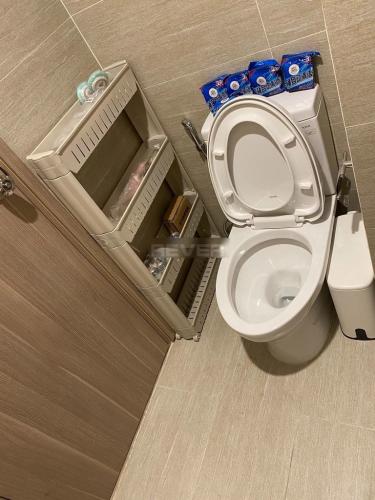 Toilet Vinhomes Grand Park Quận 9 Căn hộ Vinhomes Grand Park tầng cao, view Landmark 81 tuyệt đẹp.