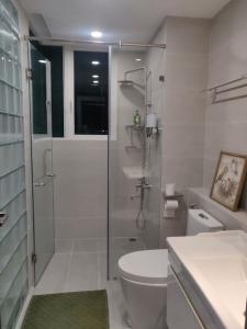 Phòng tắm căn hộ Vista Verde Bán căn hộ Vista Verde nội thất đầy đủ với phong cách sáng tạo.