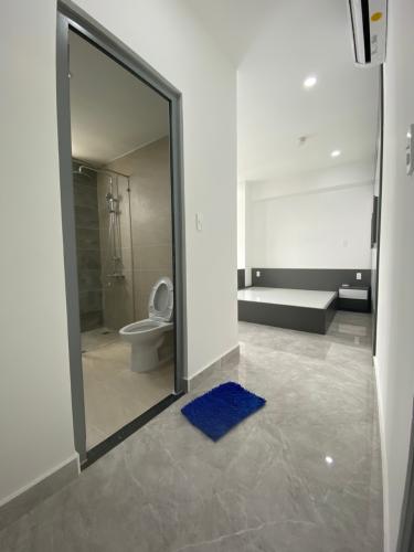 Nhà vệ sinh Saigon South Residence Căn hộ Saigon South Residence tầng cao, đầy đủ nội thất, 3 phòng ngủ.