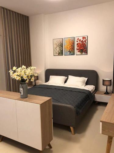 Phòng ngủ Gateway Thảo Điền Căn hộ Studio Gateway Thảo Điền nội thất đầy đủ, phong cách tối giản.