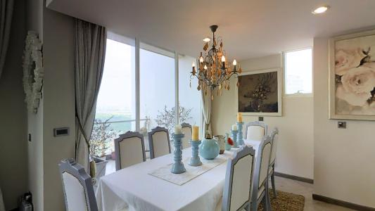 Bàn ăn sang trọng Penthouse 4B The Estella An Phú