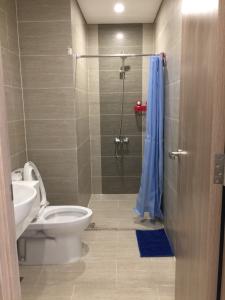 Phòng tắm căn hộ Vinhomes Grand Park Căn hộ Vinhomes Grand Park bàn giao đầy đủ nội thất gỗ, view nội khu.