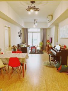 Phòng khách The Parcspring Bán căn hộ đầy đủ nội thất The Parcspring, ban công Đông Nam