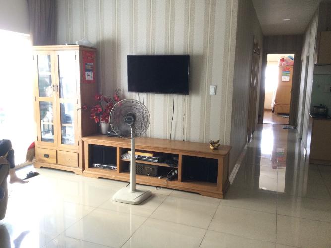 Phòng khách Oriental Plaza, Tân Phú Căn hộ Oriental Plaza nội thất cơ bản, ban công hướng Đông Nam.