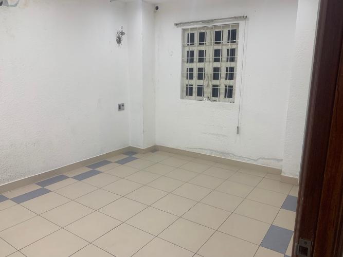 Phòng ngủ nhà phố Mai Văn Ngọc, Phú Nhuận Nhà mặt tiền Phú Nhuận, diện tích rộng, nội thất cơ bản.