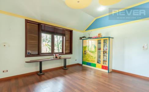 Phòng lót sàn gỗ Villa sân vườn hướng Tây Đại học Bách Khoa