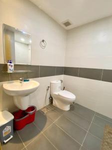 Phòng tắm Orchard Garden, Phú Nhuận Office-tel Orchard Garden tầng thấp, view thoáng mát, đầy đủ nội thất.