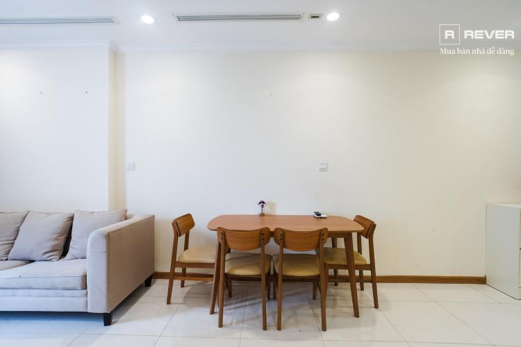 Phòng khách căn hộ VINHOMES CENTRAL PARK Cho Thuê căn hộ Vinhomes Central Park 1PN, đầy đủ nội thất, ban công Đông Bắc