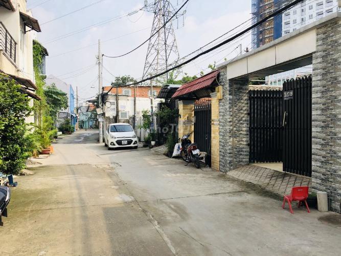 Hẻm trước nhà phố Thủ Đức Nhà phố quận Thủ Đức 80m2, đầy đủ nội thất, hẻm xe hơi.