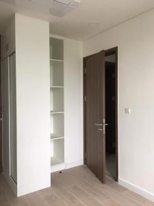 Phòng ngủ Kingdom 101, Quận 10 Căn hộ Kingdom 101 ban công hướng Đông Bắc, view nội khu.