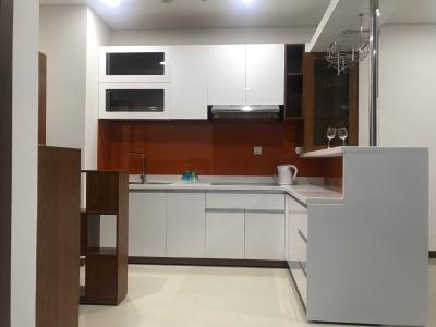 Phòng bếp Hado Centrosa Garden, Quận 10 Căn hộ Hado Centrosa Garden hướng Đông Nam, đón view hồ bơi.