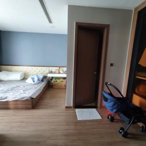 Phòng ngủ căn hộ Vinhomes Central Park Bán căn hộ tầng cao Vinhomes Central Park, 4 phòng ngủ, diện tích 155m2, đầy đủ nội thất, ban công hướng Đông Nam 