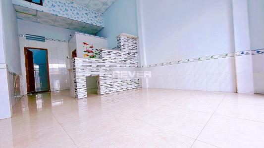 Bên trong nhà phố Tân Chánh Hiệp 33, Quận 12 Nhà phố hướng Tây, hẻm xe hơi vào tận nơi, sổ hồng riêng.