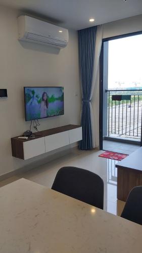 Phòng khách Vinhomes Grand Park Quận 9 Căn hộ Vinhomes Grand Park tầng trung cùng hướng trường học.