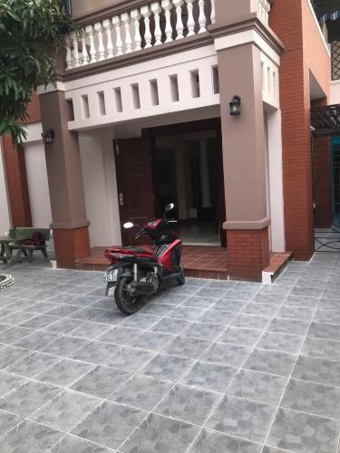 Biệt thự sân vườn phường An Phú, quận 2 Biệt thự sân vườn P. An Phú quận 2, diện tích 12m x 22m, đầy đủ nội thất