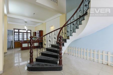 Cầu Thang Biệt thự 4 phòng ngủ đường Lý Phục Man Quận 7