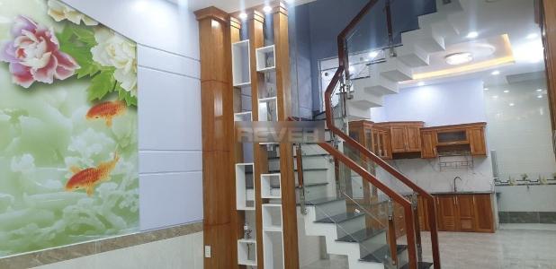 Phòng khách nhà phố Tân Bình Nhà phố mặt tiền hướng Tây Bắc gần trạm Metro tuyến số 2.