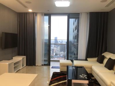 Phòng khách căn hộ VINHOMES GOLDEN RIVER Bán căn hộ Vinhomes Golden River 2PN, diện tích 78m2, đầy đủ nội thất, view sông Sài Gòn và Bitexco