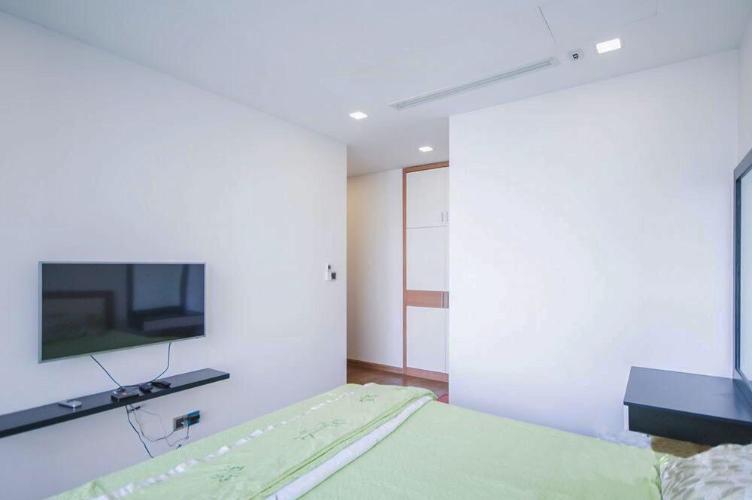 Phòng ngủ căn hộ Vinhomes Central Park Bán căn hộ 2 phòng ngủ Vinhomes Central Park, đầy đủ nội thất, view thành phố thoáng mát, sổ hồng đầy đủ.