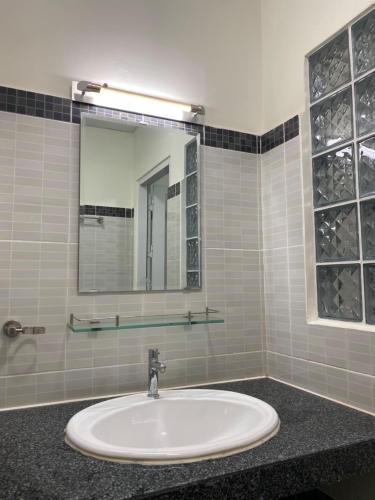 Nhà vệ sinh An Hội 3 Căn hộ tầng 11 chung cư An Hội 3, ban công Đông Bắc mát mẻ