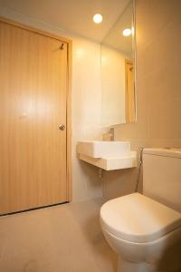 nhà vệ sinh căn hộ An Gia Skyline Căn hộ An Gia Skyline nội thất cơ bản, view thành phố.