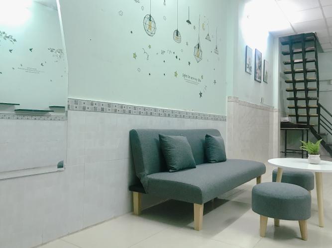 Phòng khách nhà phố Quốc lộ 13, Thủ Đức Nhà phố hẻm Quốc lộ 13 hướng Đông Nam, sổ hồng riêng.