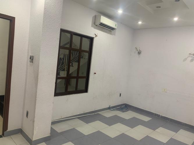 Phòng ngủ nhà phố Mai Văn Ngọc, Phú Nhuận Nhà mặt tiền Phú Nhuận, diện tích rộng, nội thất cơ bản.