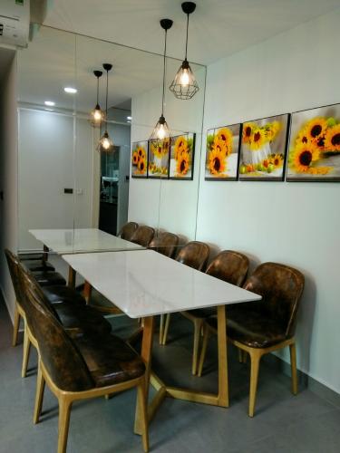 PHÒNG ĂN căn hộ Feliz En Vista Căn hộ Feliz En Vista tầng cao đầy đủ nội thất, view nội khu.