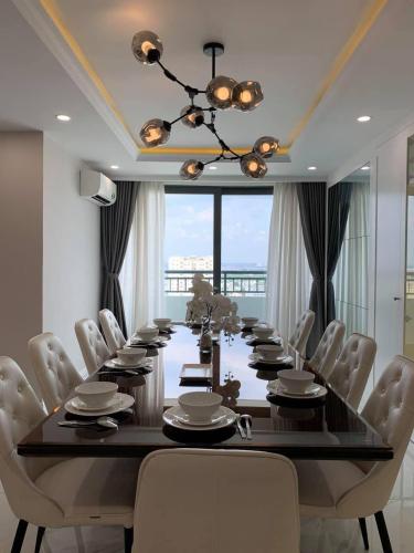 Bàn ăn căn hộ 4S RIVERSIDE BÌNH TRIỆU Bán căn hộ 4S Riverside Garden Bình Triệu 3PN, tầng 17, diện tích 330m2, đầy đủ nội thất cao cấp
