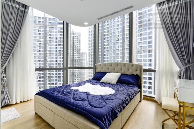 fc1fa3b72cb4caea93a5 Cho thuê căn hộ Vinhomes Central Park 2PN, tháp Landmark 81, đầy đủ nội thất, hướng Đông Nam, view hồ bơi