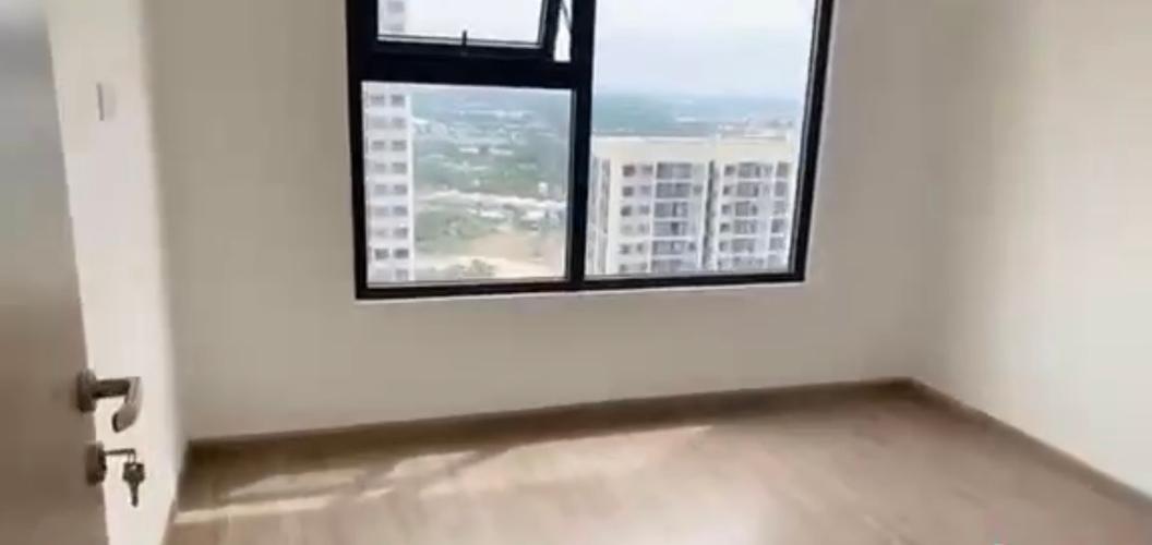 phòng ngủ căn hộ Vinhomes Grand Park Căn hộ Vinhomes Grand Park tầng cao, ban công đón view sông thoáng.