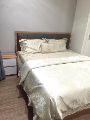 Phòng ngủ căn hộ Vinhomes Central Park Cho thuê căn hộ 2 phòng ngủ Vinhomes Central Park, diện tích 87m2, thiết kế hiện đại, đầy đủ nội thất.