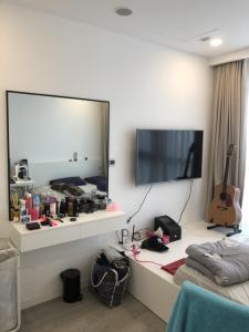 c016cb623deadab483fb Bán căn hộ Vinhomes Central Park 2PN, diện tích 84m2, đầy đủ nội thất, view thành phố