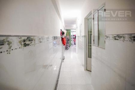 Lối đi căn hộ chung cư Ngô Gia Tự Bán căn hộ tầng trệt Chung cư Ngô Gia Tự 2PN, diện tích 35m2, nội thất cơ bản, cách vòng xoay Lý Thái Tổ 500m