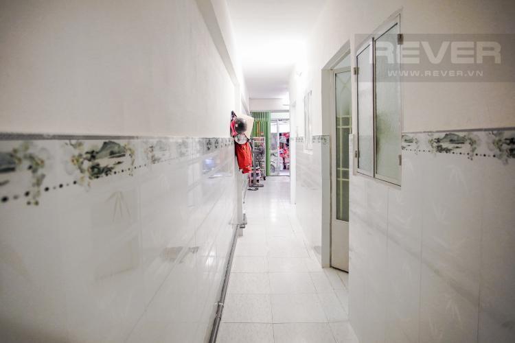 Lối đi căn hộ chung cư Ngô Gia Tự Bán căn hộ tầng trệt Chung cư Ngô Gia Tự 2PN, diện tích 35m2, nội thất cơ bản, cách vòng xoay Lý Thái Tổ 500m