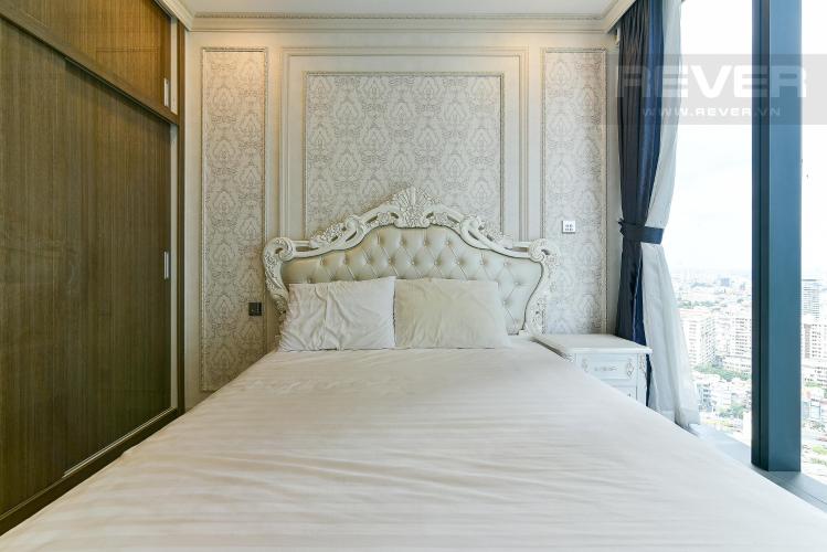 Phòng ngủ căn hộ VINHOMES GOLDEN RIVER Bán hoặc cho thuê căn hộ Vinhomes Golden River 3PN, đầy đủ nội thất, view sông Sài Gòn và Bitexco