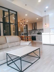 phòng khách căn hộ Masteri Thảo Điền Căn hộ Masteri Thảo Điền tầng trung, ban công hướng Bắc.