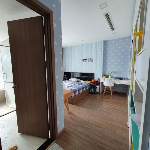 Phòng ngủ căn hộ Vinhomes Central Park Bán căn hộ tầng cao Vinhomes Central Park, 4 phòng ngủ, diện tích 155m2, đầy đủ nội thất, ban công hướng Đông Nam 