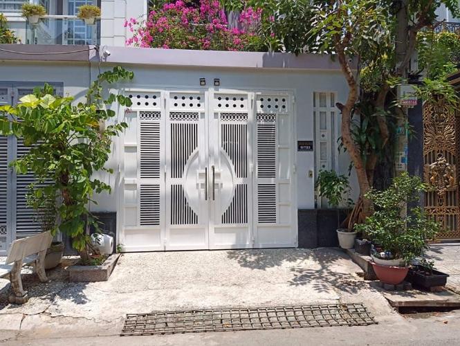 Nhà phố Nhà Bè Bán nhà cách Bệnh viện Nhà Bè hơn 500m, nội thất cơ bản.