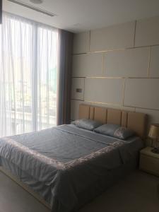 Phòng ngủ căn hộ Vinhomes Golden River Bán căn hộ Vinhomes Golden River 2PN, diện tích 73m2, đầy đủ nội thất, view Landmark 81