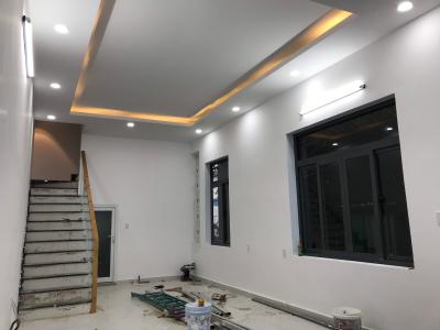 Phòng khách nhà phố Quận 2 Bán nhà phố Đường số 33, nội thất cơ bản, sổ hồng đầy đủ.