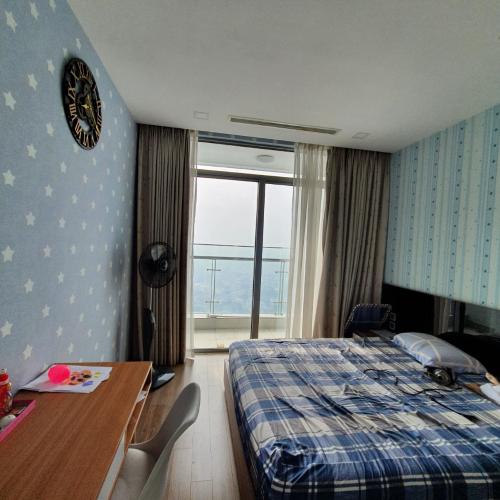 Phòng ngủ căn hộ Vinhomes Central Park Bán căn hộ tầng cao Vinhomes Central Park, 4 phòng ngủ, diện tích 155m2, đầy đủ nội thất, ban công hướng Đông Nam 