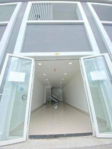 Bên ngoài Shophouse Moonlight Boulevard Bình Tân Shophouse Moonlight Boulevard không nội thất, view hồ bơi.