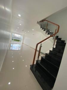 Bên trong Shophouse Moonlight Boulevard Bình Tân Shophouse Moonlight Boulevard không nội thất, view hồ bơi.